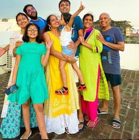 shruti arjun anand arjun anand and her whole famil pic