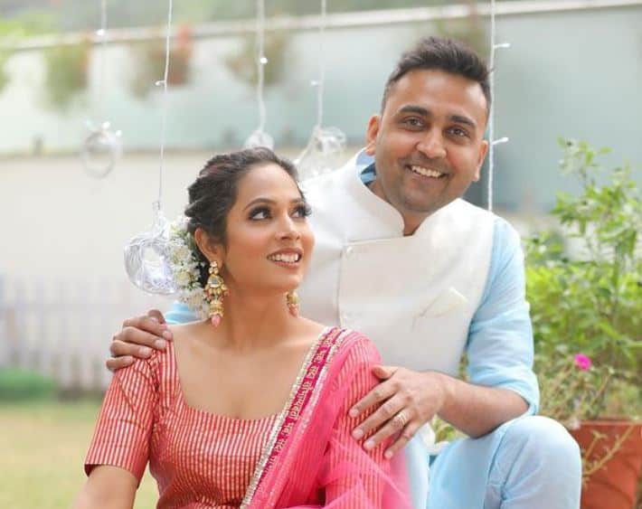 shruti anand and her husband Arjun Sahu image
